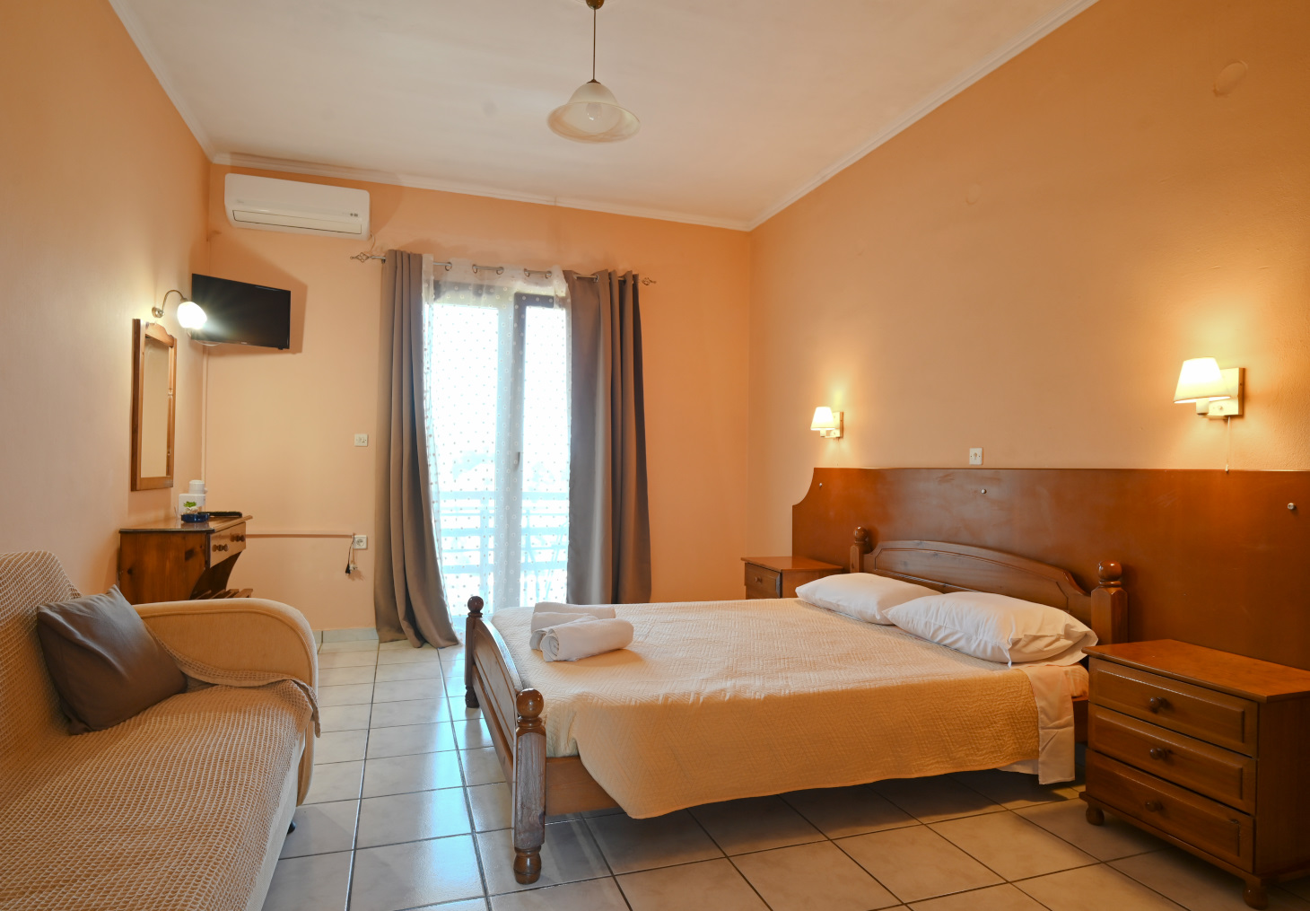 Studios Roumanis (Maria) Economy double bedroom