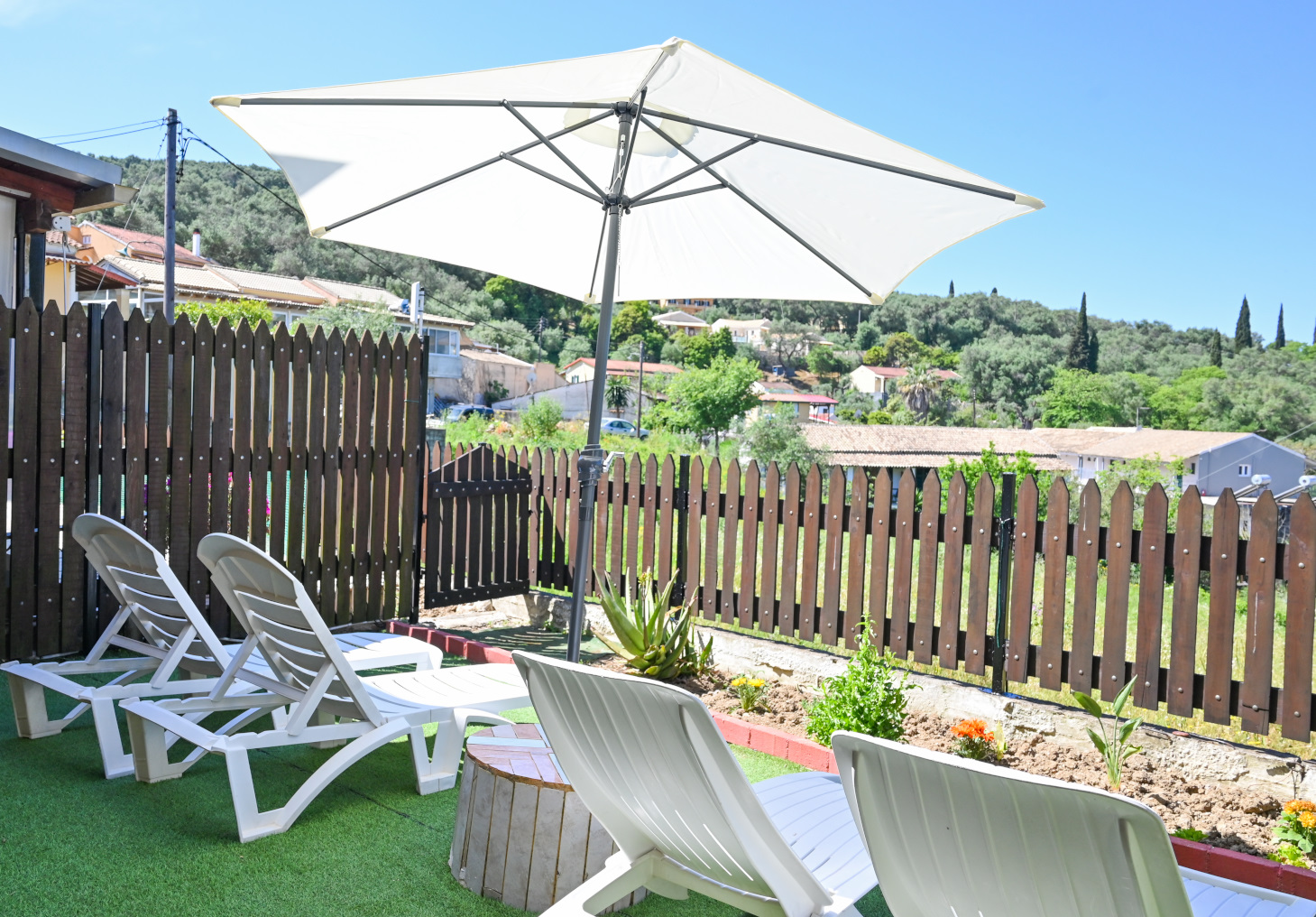 Private terrace with sunbeds Roumanis apartment